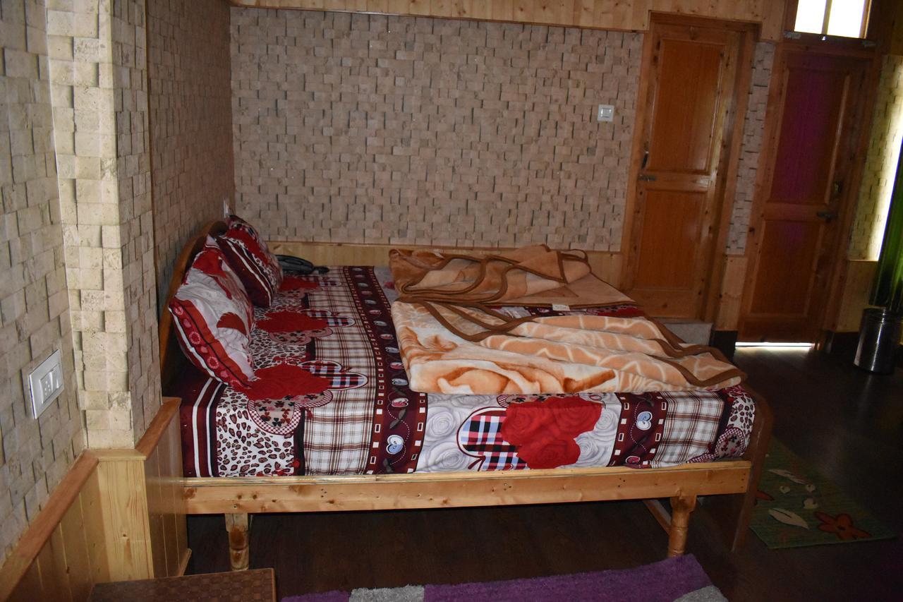 White House Kasol Hotel Exterior photo